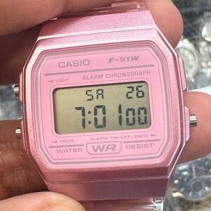 Casio for Men /Ladies /Teen / Women 
Medium Unisex size for teen ,